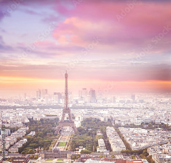 Постер Эйфелева башня в розовом закате с типом исполнения На холсте без рамы