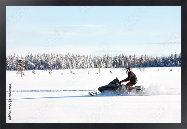Постер Человек на спортивном снегоходе в финской Лапландии в солнечный день с типом исполнения На холсте в раме в багетной раме 1727.8010