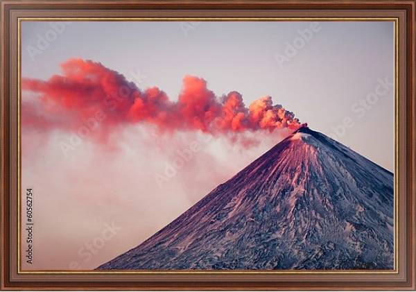Постер Россия, Камчатка. Активный вулкан с типом исполнения На холсте в раме в багетной раме 35-M719P-83