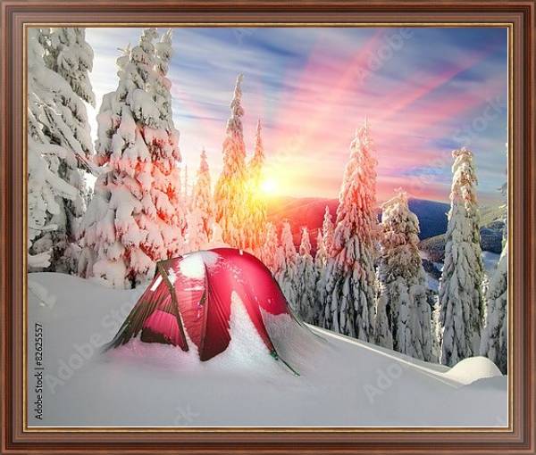 Постер Палатка в заснеженном лесу с типом исполнения На холсте в раме в багетной раме 35-M719P-83