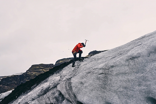 Постер альпинист с киркой с типом исполнения На холсте без рамы