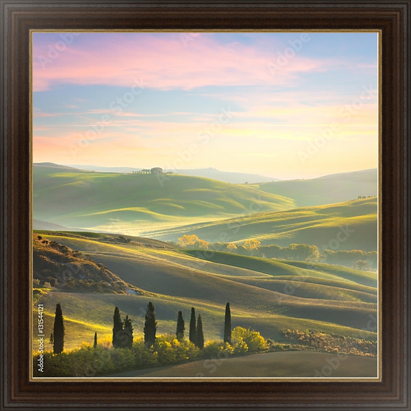 Постер Уникальный пейзаж Тосканы на рассвете с типом исполнения На холсте в раме в багетной раме 1.023.151