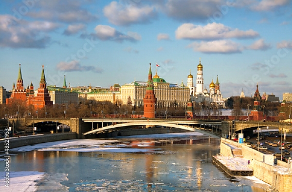 Постер Россия, Москва. Вид на Кремль и реку Москва с типом исполнения На холсте без рамы