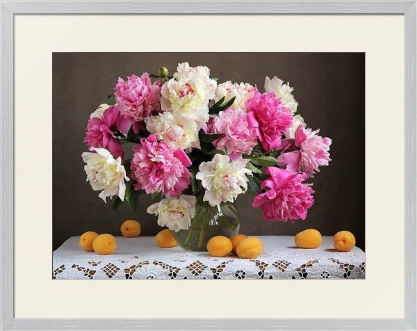 Постер Цветы в вазе и абрикосы на столе с типом исполнения Под стеклом в багетной раме 1727.2310