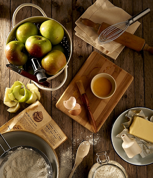 Постер Печем яблочный пирог с типом исполнения На холсте без рамы