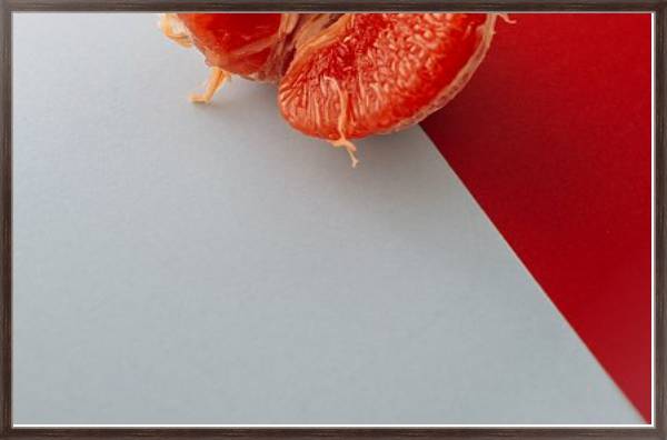Постер Очищенный грейпфрут на красно-белом с типом исполнения На холсте в раме в багетной раме 221-02