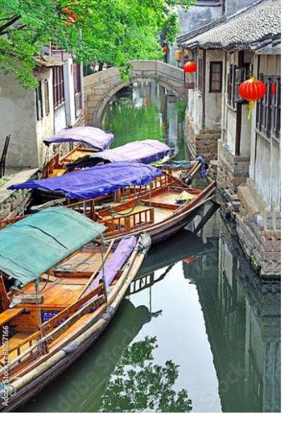 Постер Чжоучжуан, Туристический катер в деревенском канале с типом исполнения На холсте без рамы