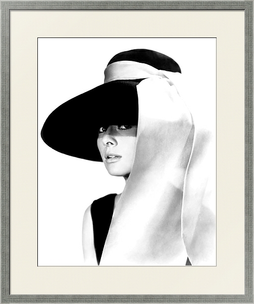 Постер Hepburn, Audrey (Breakfast At Tiffany's) 15 с типом исполнения Под стеклом в багетной раме 1727.2510