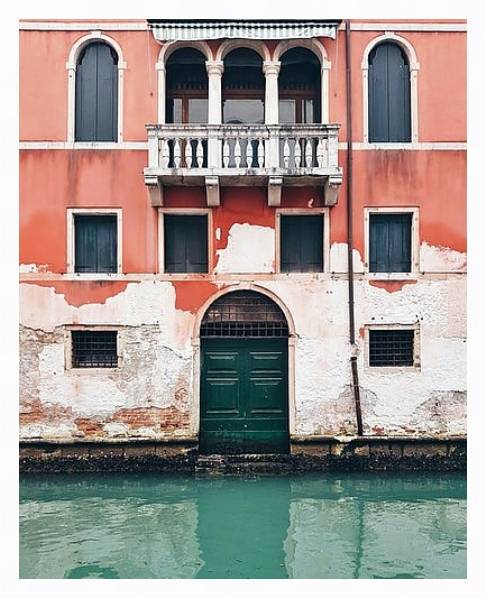 Постер Старое здание с балконом в Венеции с типом исполнения На холсте в раме в багетной раме 221-03