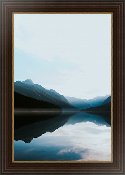 Постер Озеро в голубых горах с типом исполнения На холсте в раме в багетной раме 1.023.151