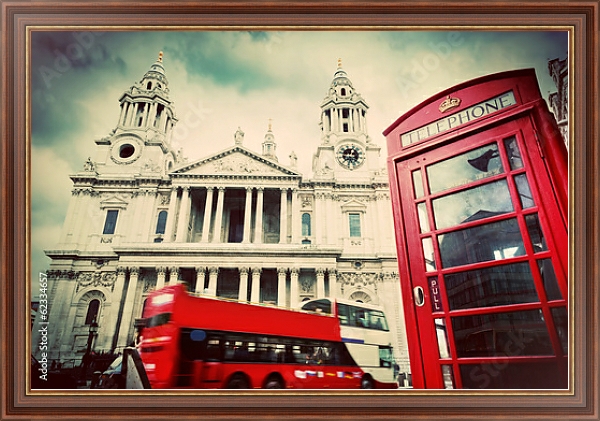 Постер Англия, Лондон. Красный автобус и телефонная будка перед Собором Святого Павла с типом исполнения На холсте в раме в багетной раме 35-M719P-83