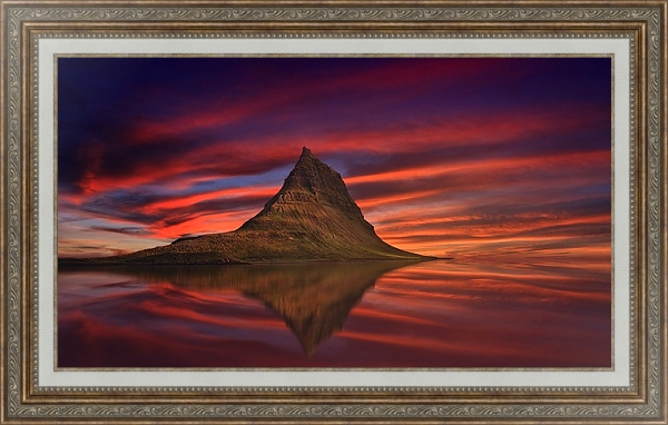 Постер Исландия, алый закат над скалистым островом с типом исполнения На холсте в раме в багетной раме 595.M52.330