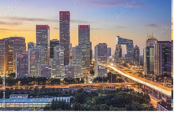 Постер Китай, Пекин.  Закат над Деловым районом с типом исполнения На холсте без рамы
