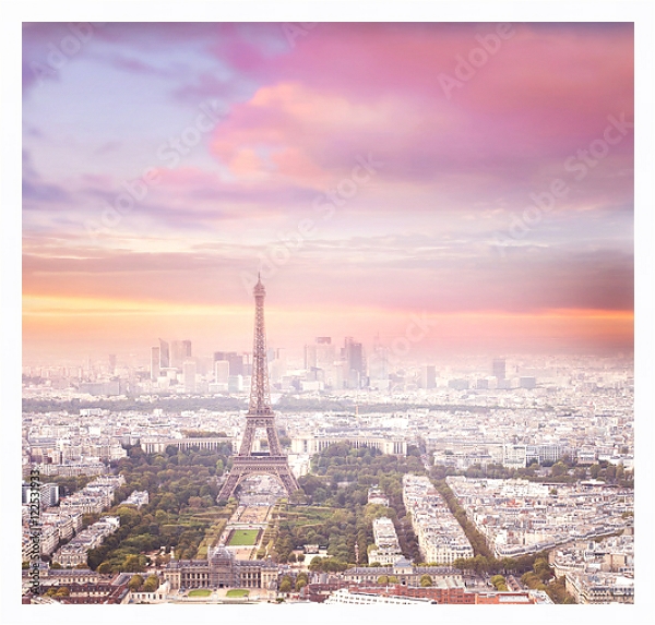 Постер Эйфелева башня в розовом закате с типом исполнения На холсте в раме в багетной раме 221-03