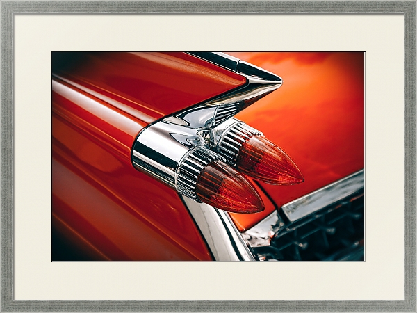 Постер Фара красного автомобиля с типом исполнения Под стеклом в багетной раме 1727.2510