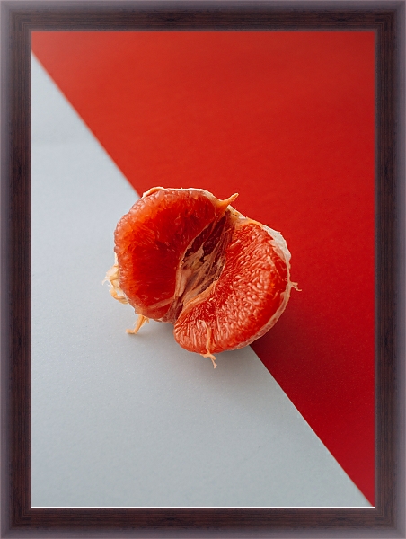 Постер Очищенный грейпфрут на красно-белом с типом исполнения На холсте в раме в багетной раме 221-01