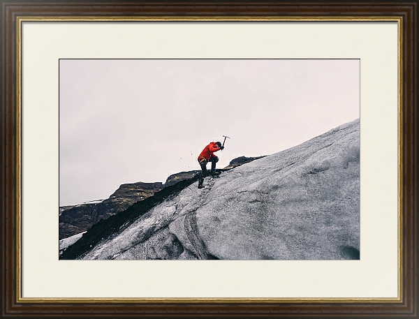 Постер альпинист с киркой с типом исполнения Под стеклом в багетной раме 1.023.036