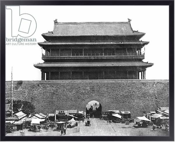 Постер Entrance to the inner wall, Peking, China, c.1900 с типом исполнения На холсте в раме в багетной раме 221-01