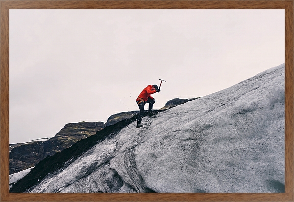 Постер альпинист с киркой с типом исполнения На холсте в раме в багетной раме 1727.4310