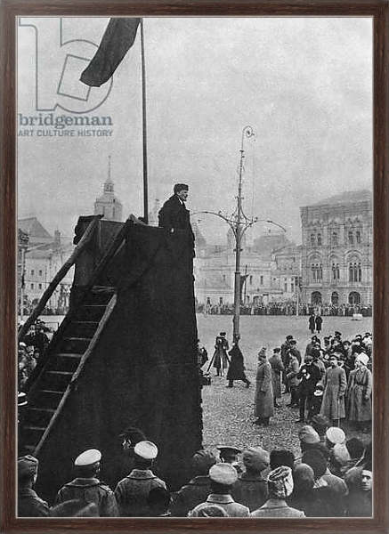 Постер Lenin, Red Square, Moscow, 1918 с типом исполнения На холсте в раме в багетной раме 221-02