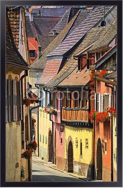 Постер Франция, Эльзас. Узкая улица в Кольмаре с типом исполнения На холсте в раме в багетной раме 221-01