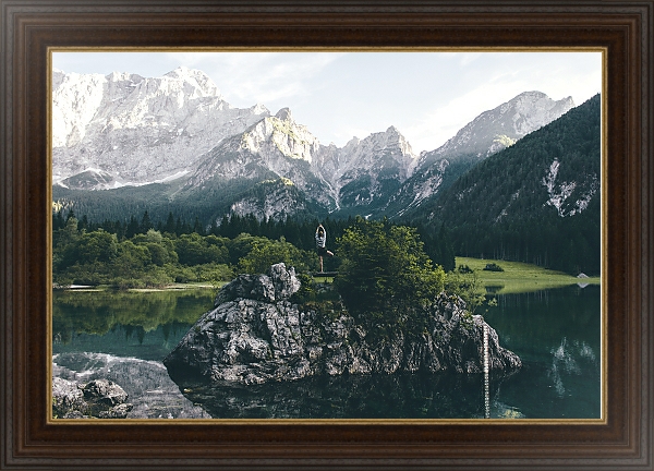 Постер Йога посреди горного озера с типом исполнения На холсте в раме в багетной раме 1.023.151