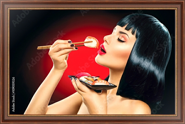 Постер Девушка ест суши с типом исполнения На холсте в раме в багетной раме 35-M719P-83