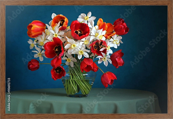 Постер Натюрморт с тюльпанами и нарциссами с типом исполнения На холсте в раме в багетной раме 1727.4310