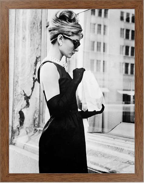 Постер Хепберн Одри 128 с типом исполнения На холсте в раме в багетной раме 1727.4310