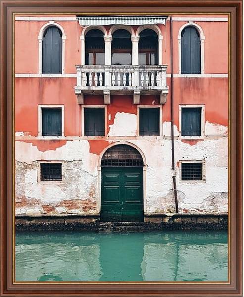Постер Старое здание с балконом в Венеции с типом исполнения На холсте в раме в багетной раме 35-M719P-83