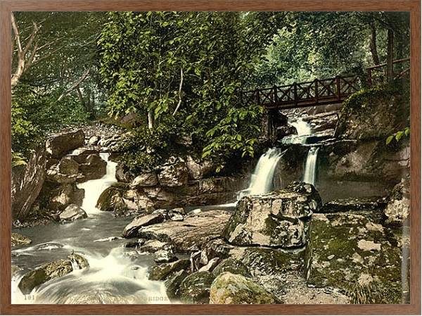 Постер Великобритания. Водопад и сельский мост с типом исполнения На холсте в раме в багетной раме 1727.4310