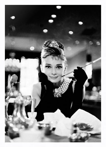 Постер История в черно-белых фото, Одри Хепберн с типом исполнения На холсте в раме в багетной раме 221-03