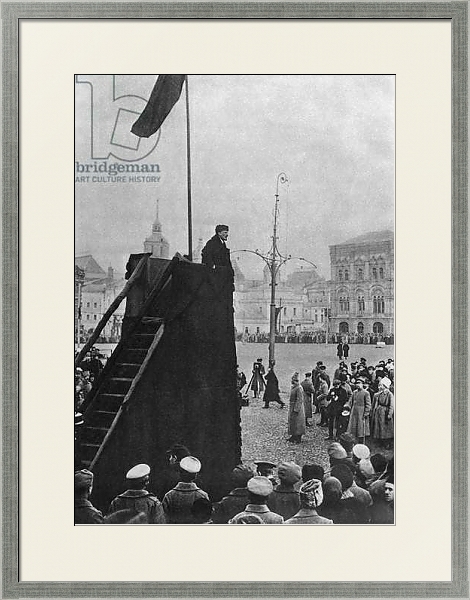 Постер Lenin, Red Square, Moscow, 1918 с типом исполнения Под стеклом в багетной раме 1727.2510