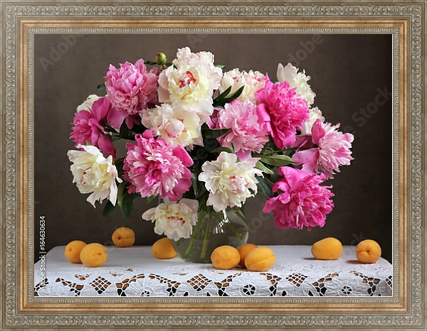 Постер Цветы в вазе и абрикосы на столе с типом исполнения На холсте в раме в багетной раме 484.M48.310