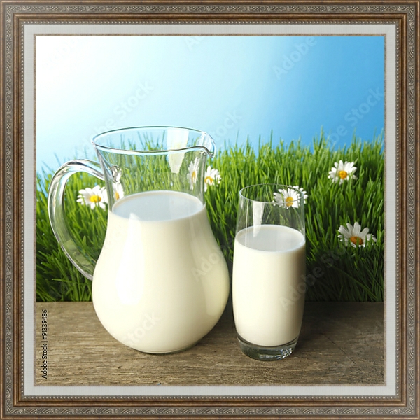Постер Стакан и графин молока на цветочном лугу с типом исполнения На холсте в раме в багетной раме 595.M52.330