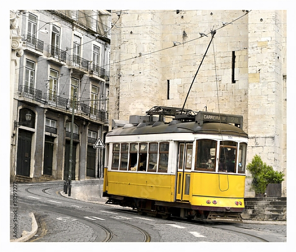 Постер Португалия, Лиссабон. Classic yellow tram с типом исполнения На холсте в раме в багетной раме 221-03