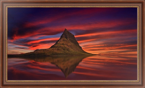 Постер Исландия, алый закат над скалистым островом с типом исполнения На холсте в раме в багетной раме 35-M719P-83