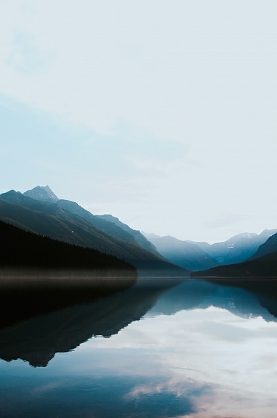 Постер Озеро в голубых горах с типом исполнения На холсте без рамы