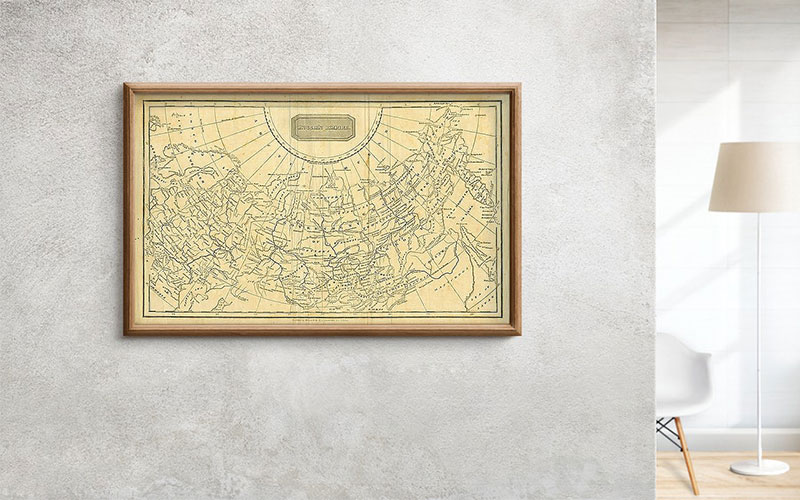 Картина со старинной картой в раме под стеклом